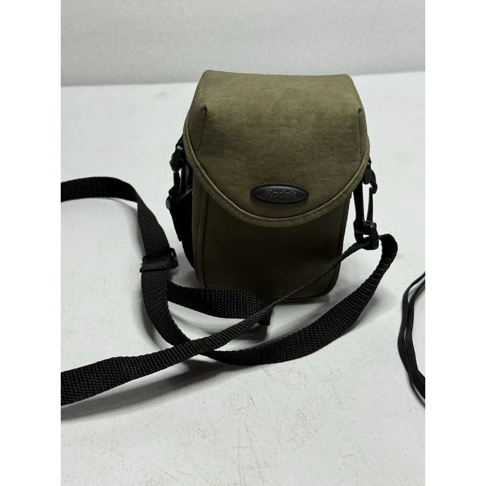 Kodak DC 3200 Digital Camera W Carrying Case Battery Door Wont Latch Corrosion‎